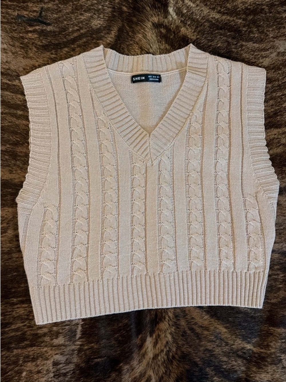 SHEIN Cream Cable Knit V-Neck Sweater Vest Cropped